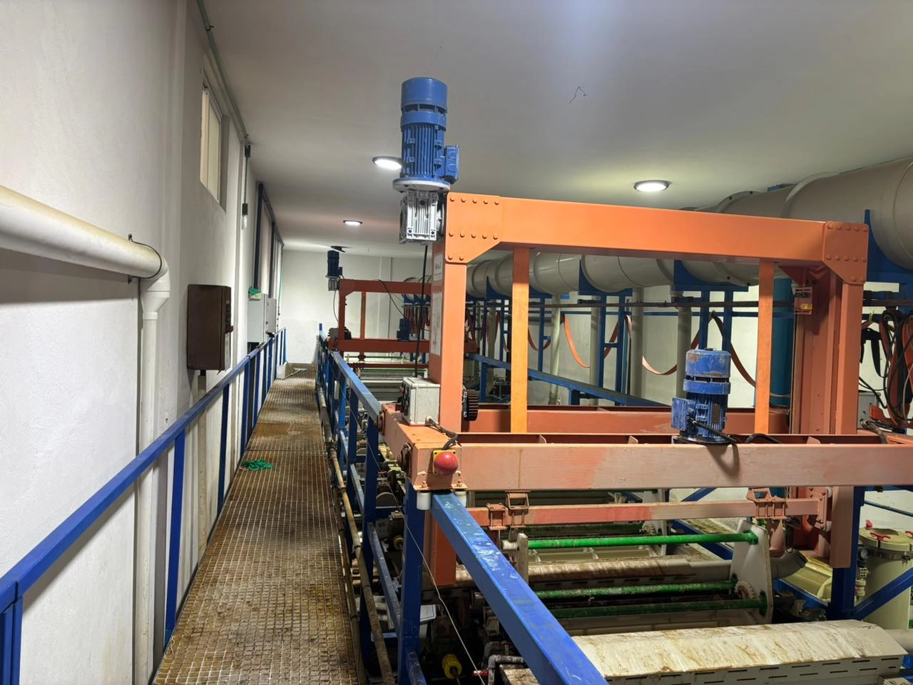 Línea de galvanizado electrolítico para recubrimiento de piezas metálicas